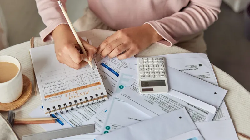Dívida, ansiedade e afastamentos: empresas começam a ligar saúde financeira ao avanço de problemas emocionais no trabalho