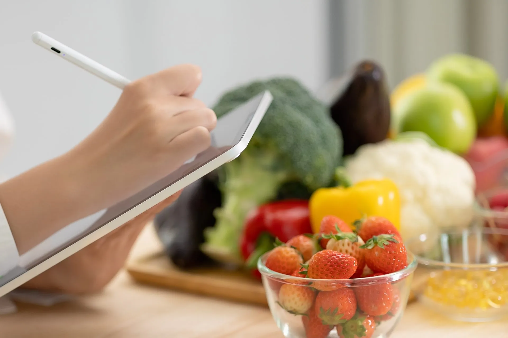 Mercado de nutrição e suplementos cresce 5,61% ao ano até 2035 e se consolida no varejo digital