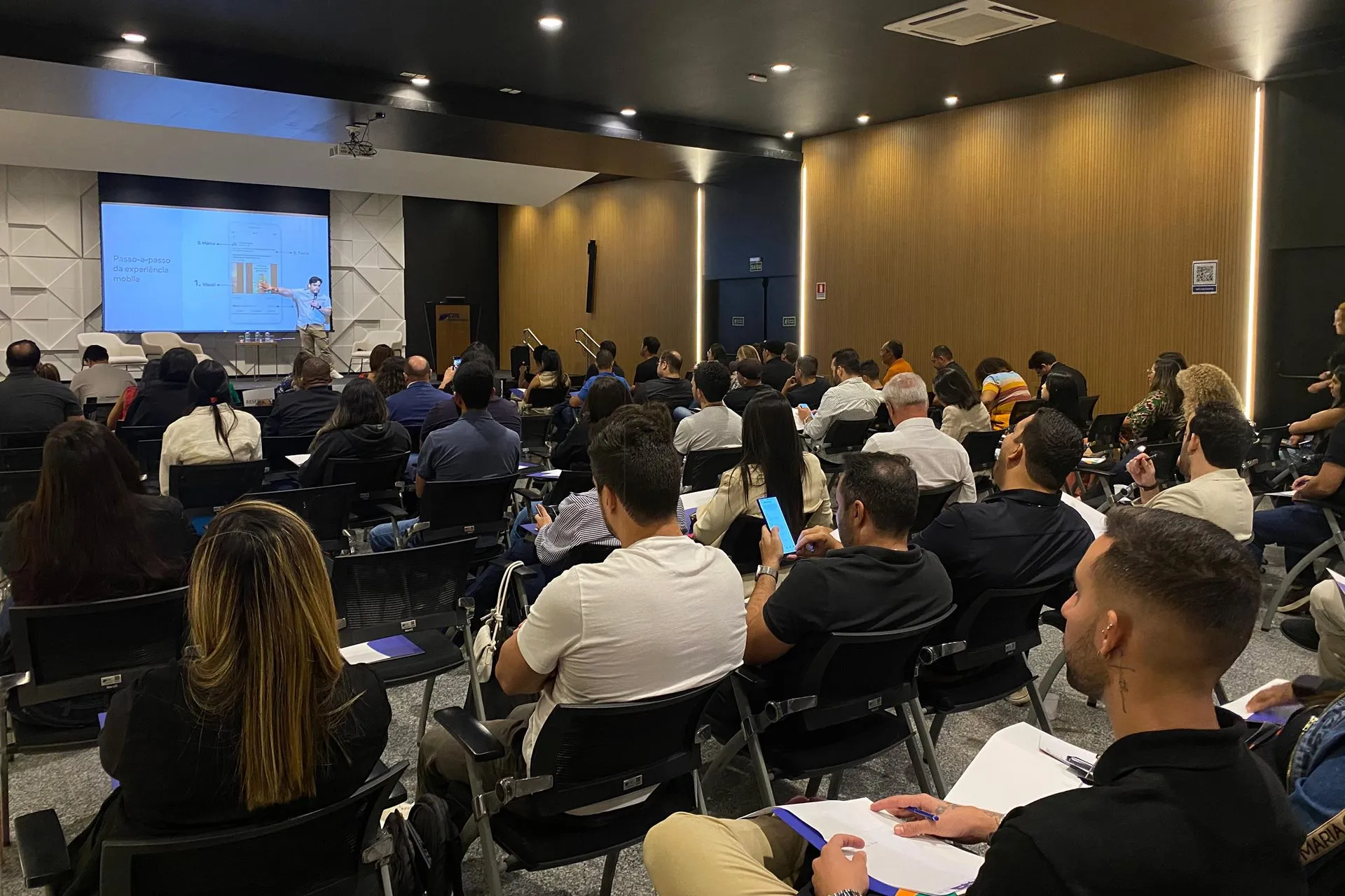 Empreendedores de Brasília participam de treinamento gratuito de marketing digital promovido pela Meta