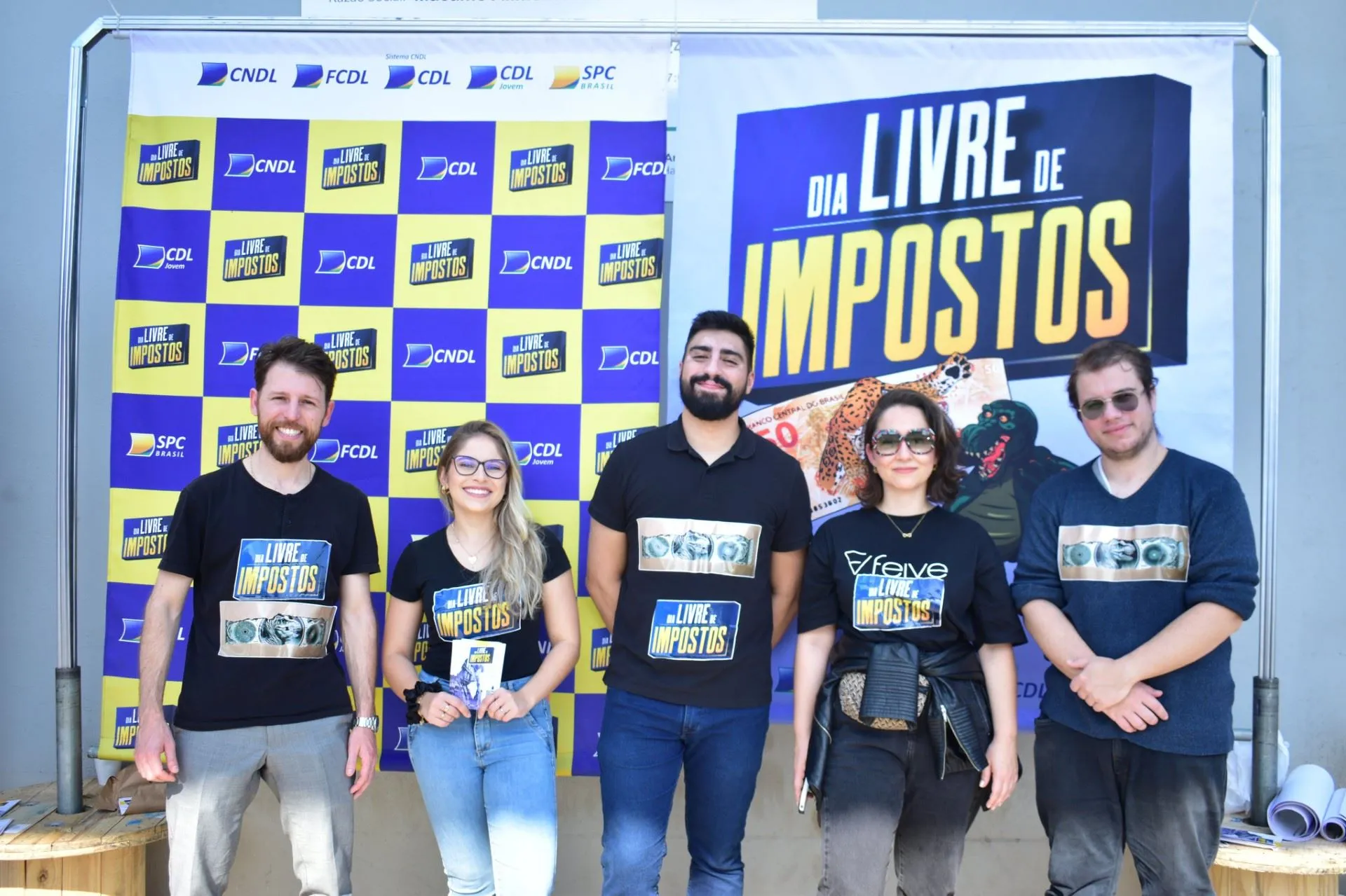 CDL-NH realiza ação de conscientização no Dia Livre de Impostos