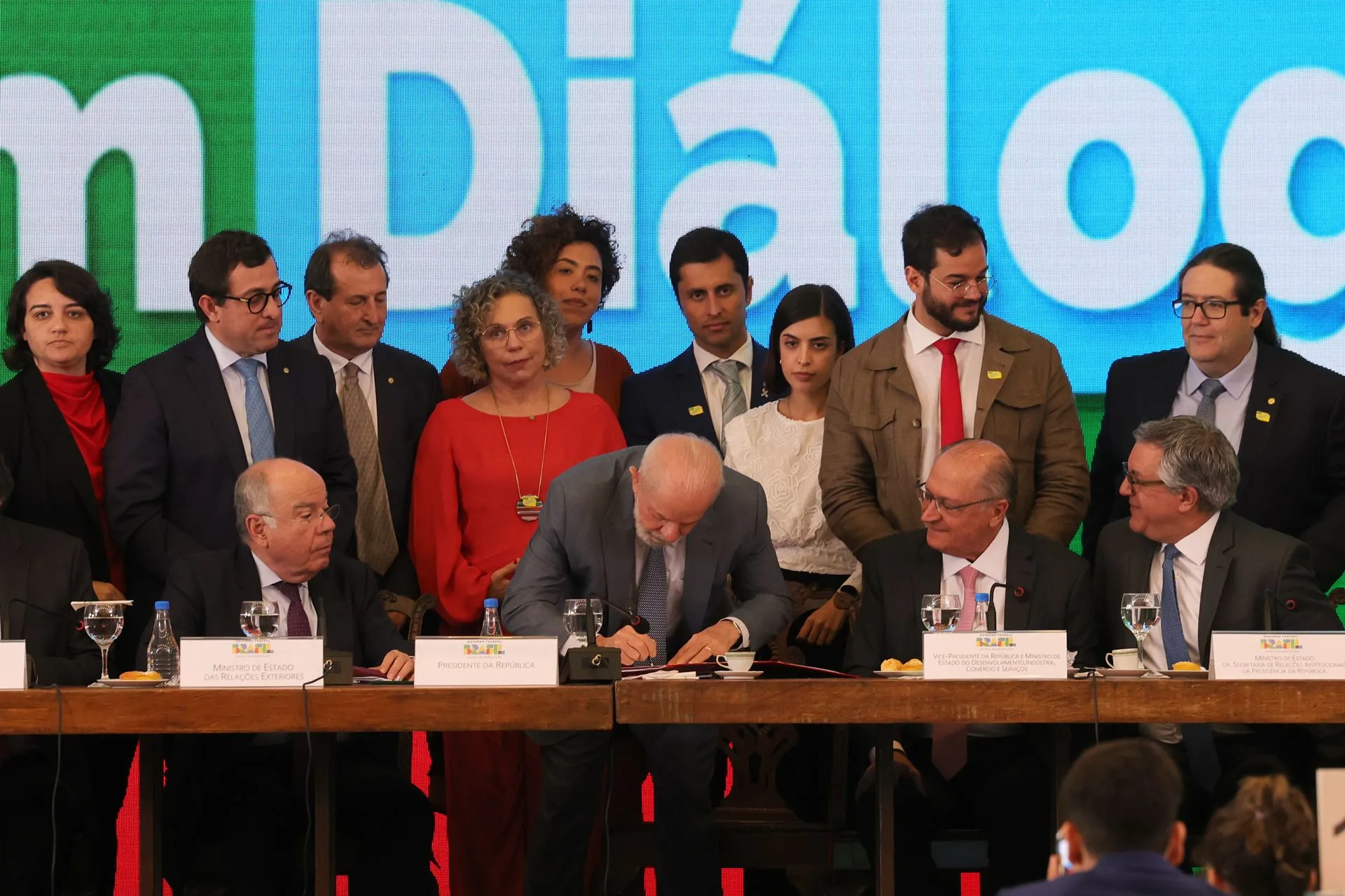 Lula sanciona PL da taxação das compras internacionais