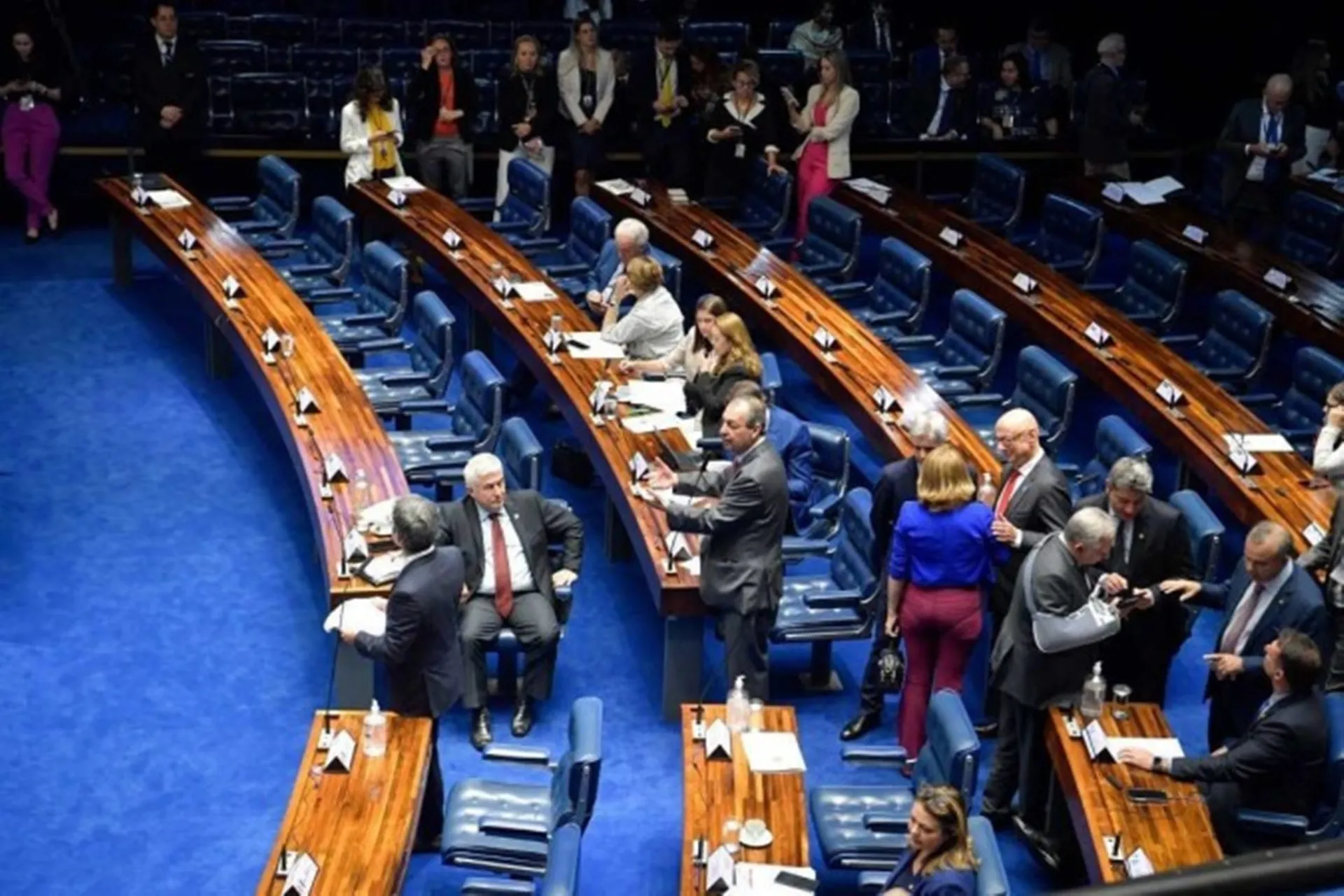 Senado aprova a taxação das remessas internacionais até US$ 50
