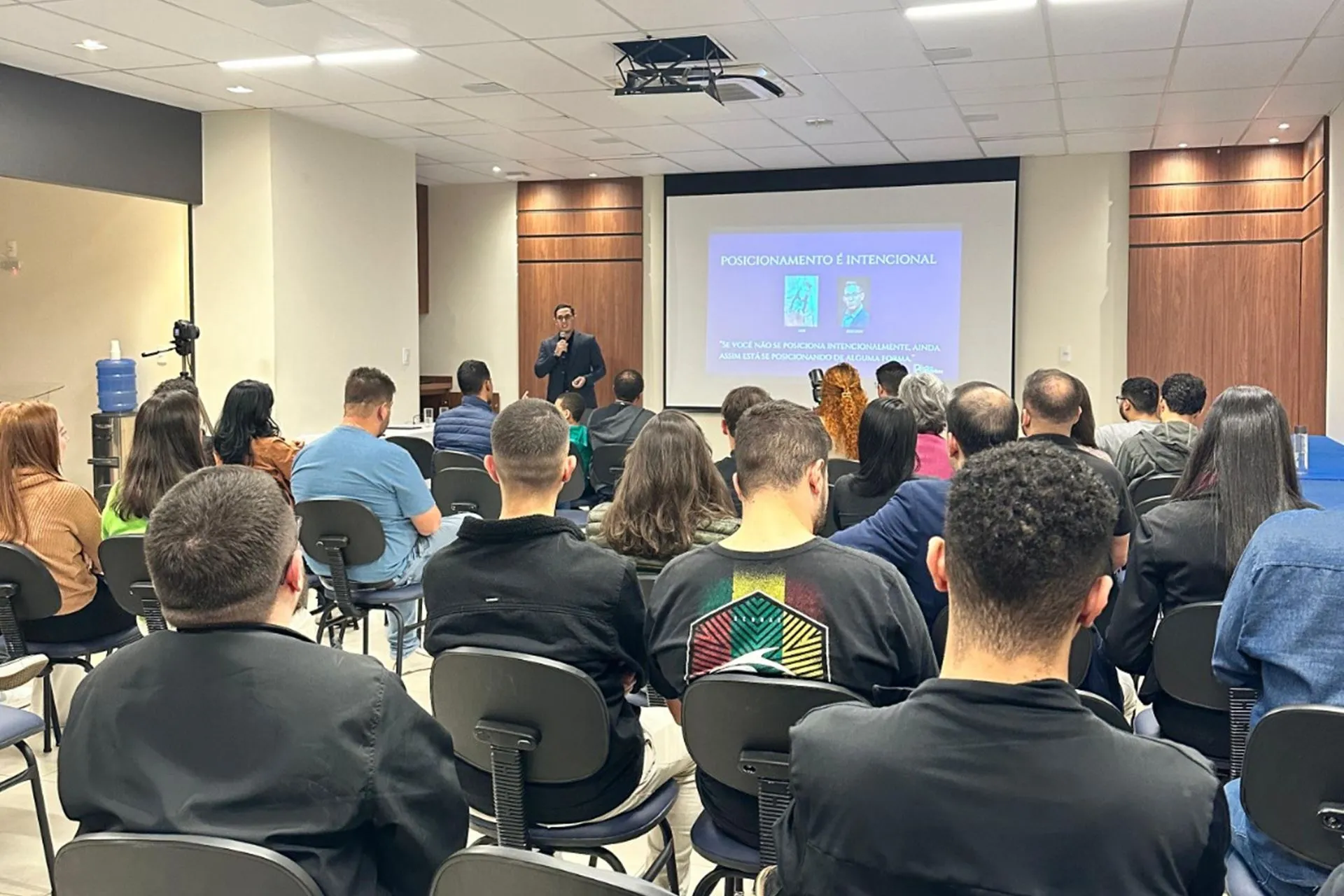 Posicionamento de marca foi tema de palestra promovida pela CDL Jovem Lafaiete