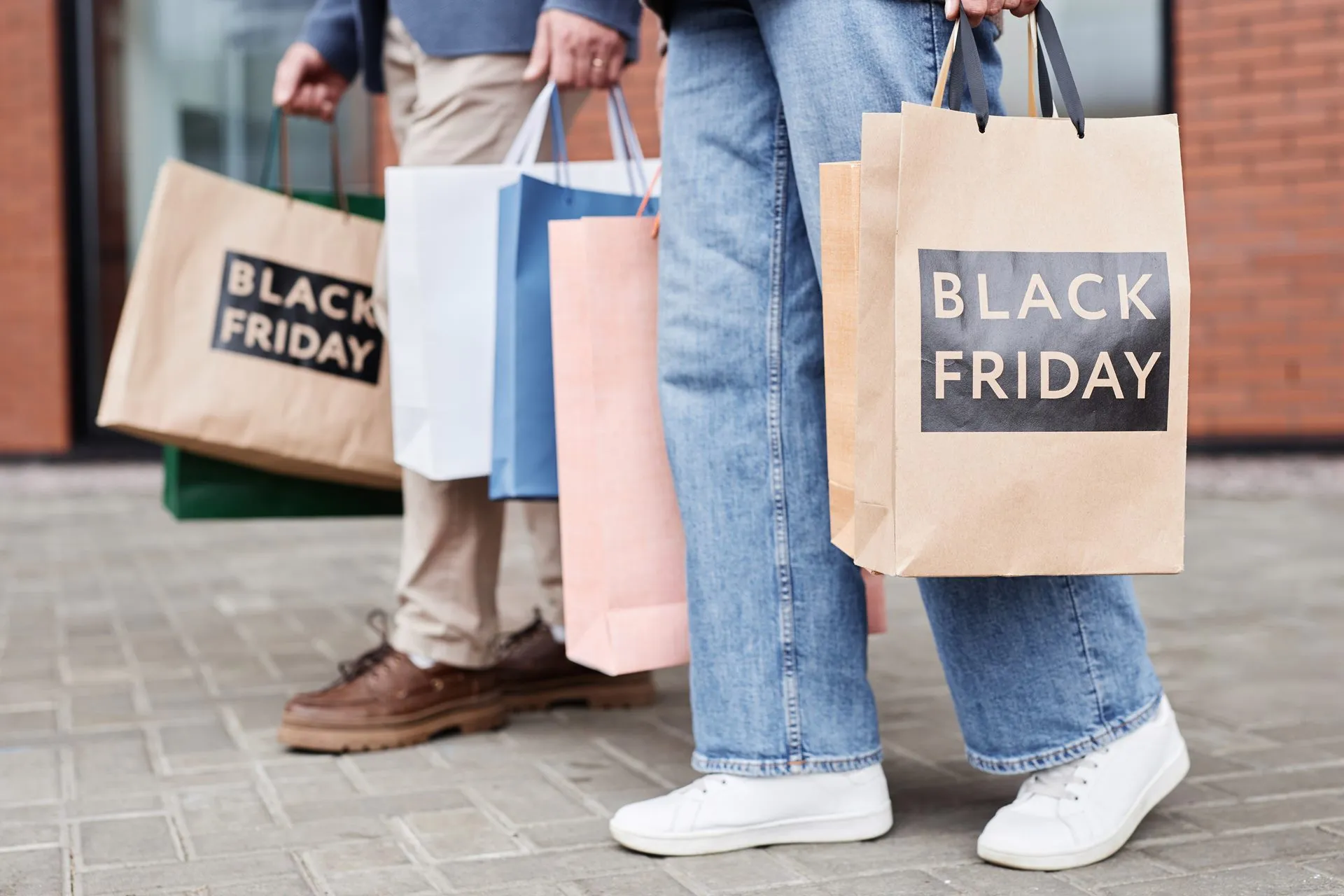 Consumidor pesquisa um mês antes de comprar na Black Friday