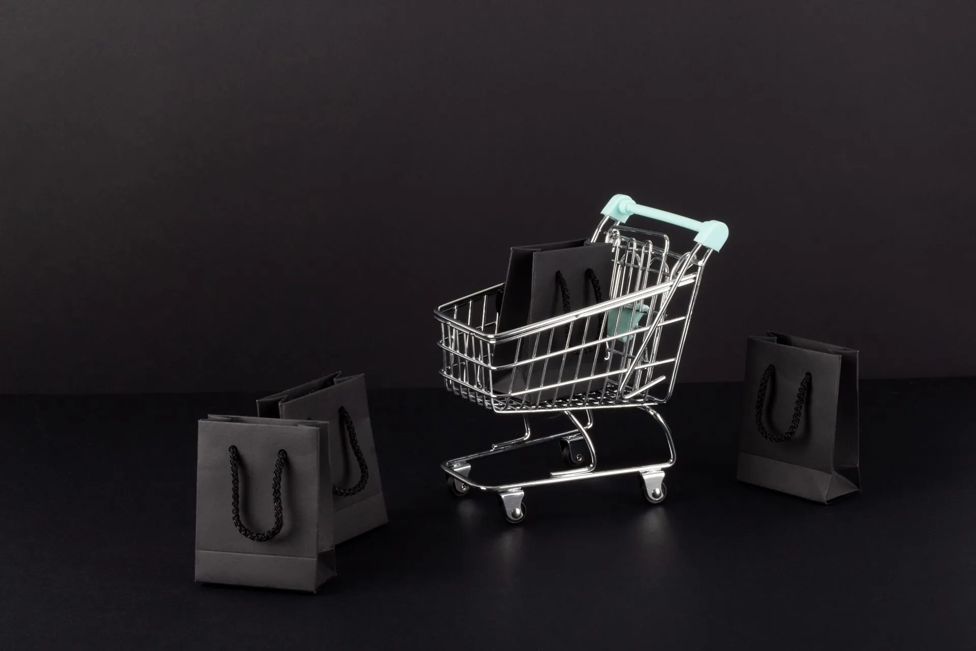 5 dicas da IA para marcas criarem anúncios criativos e eficientes na Black Friday