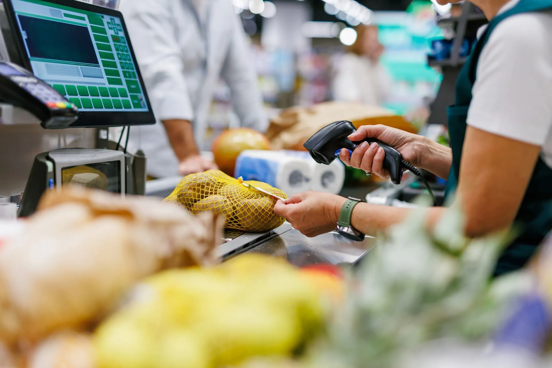 Pesquisa aponta consumo em supermercados e restaurantes com alta generalizada