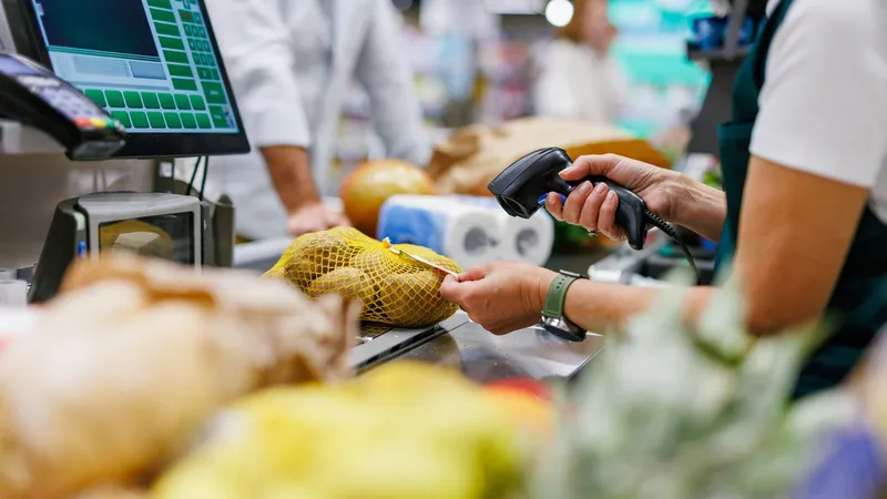 Pesquisa aponta consumo em supermercados e restaurantes com alta generalizada
