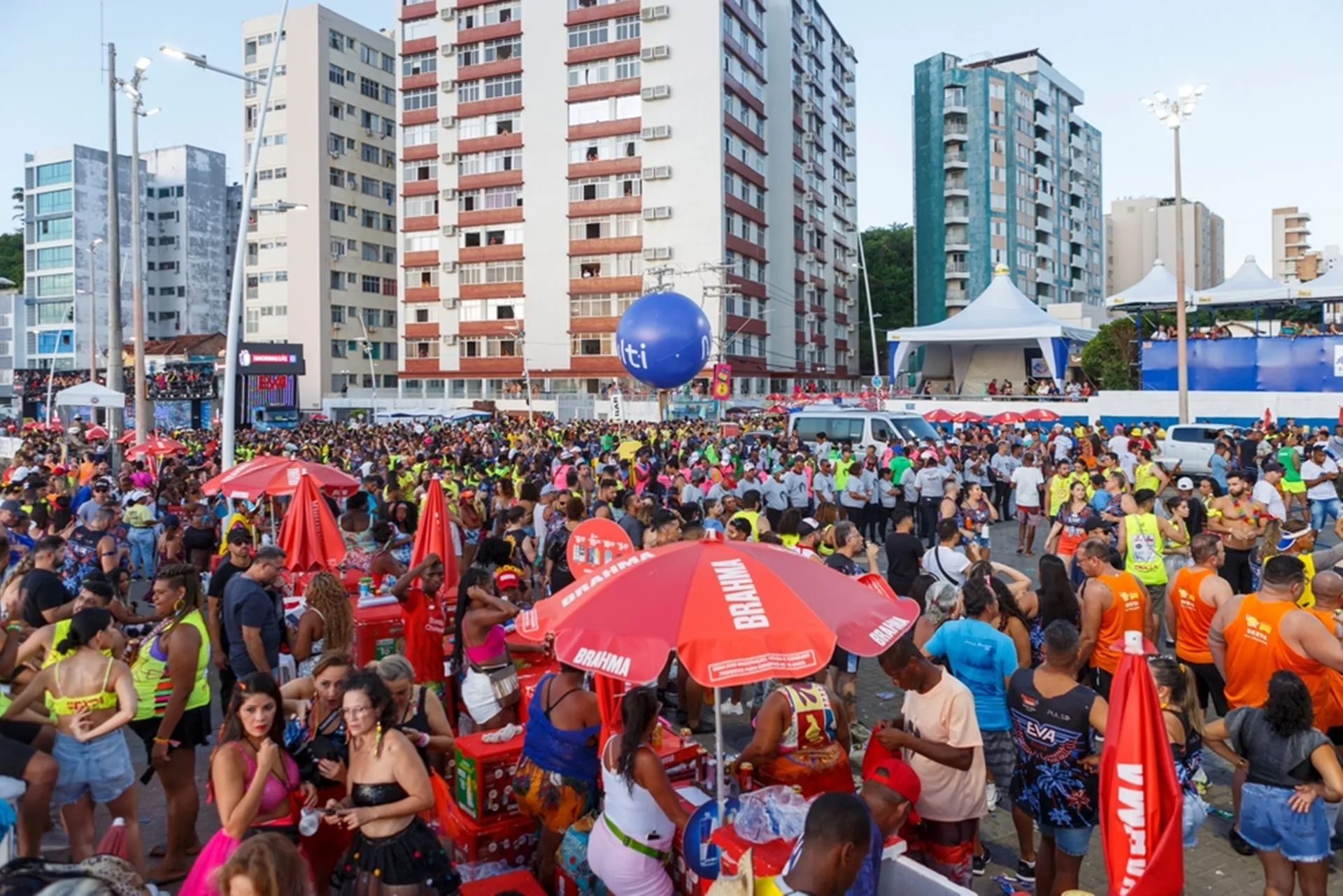 Depois do Carnaval: o que os dias de folia deixam nas ruas do Brasil