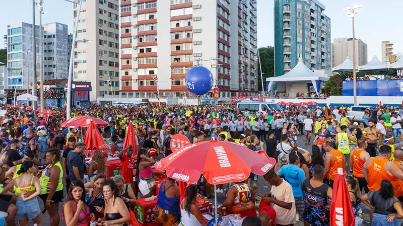 Depois do Carnaval: o que os dias de folia deixam nas ruas do Brasil