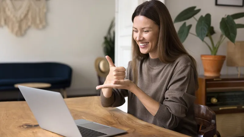 Dia Nacional da Libras como melhorar a experiência do consumidor com tecnologias
