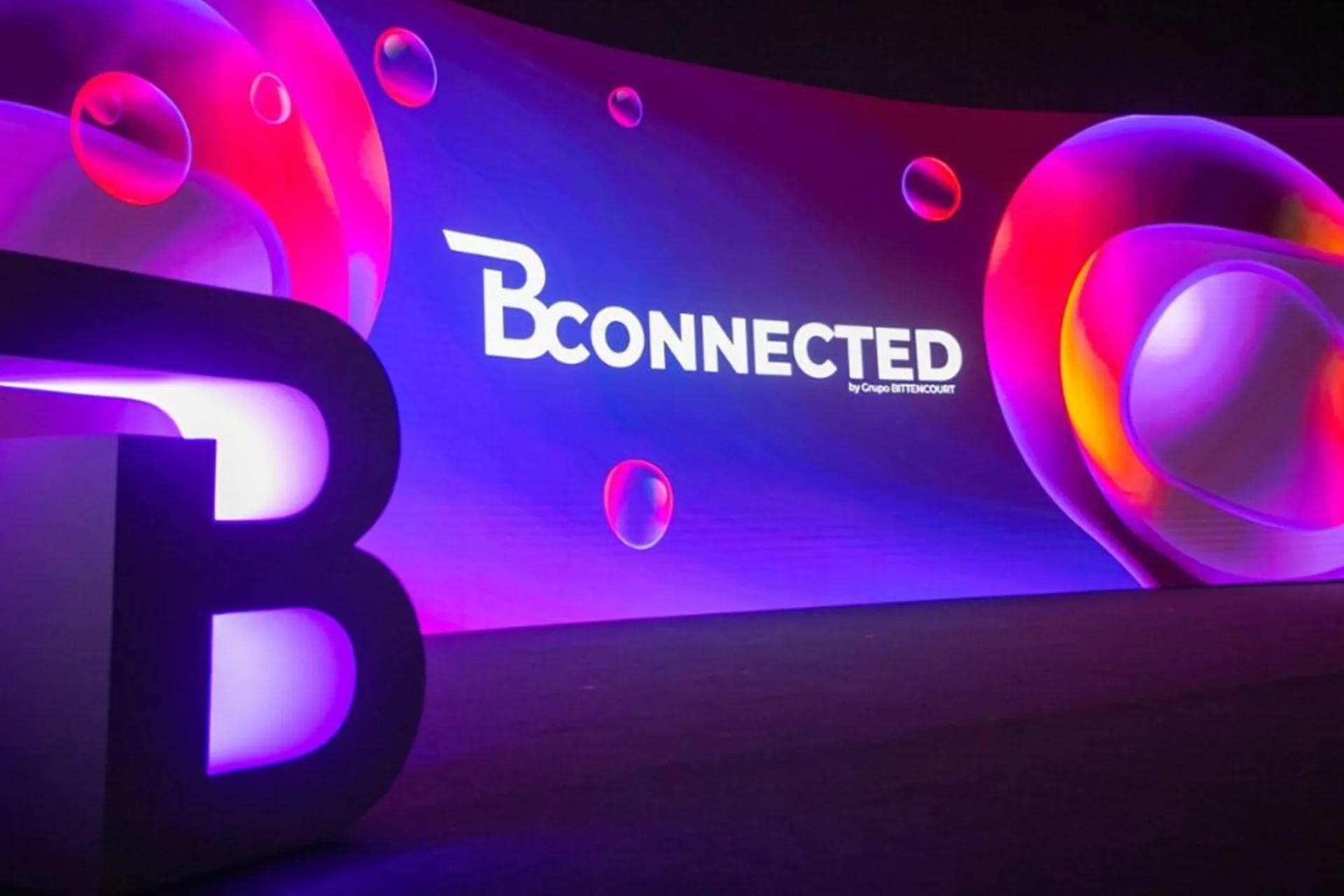 BCONNECTED 2025 debate como crescer em um mundo hiperconectado e em constante transformação