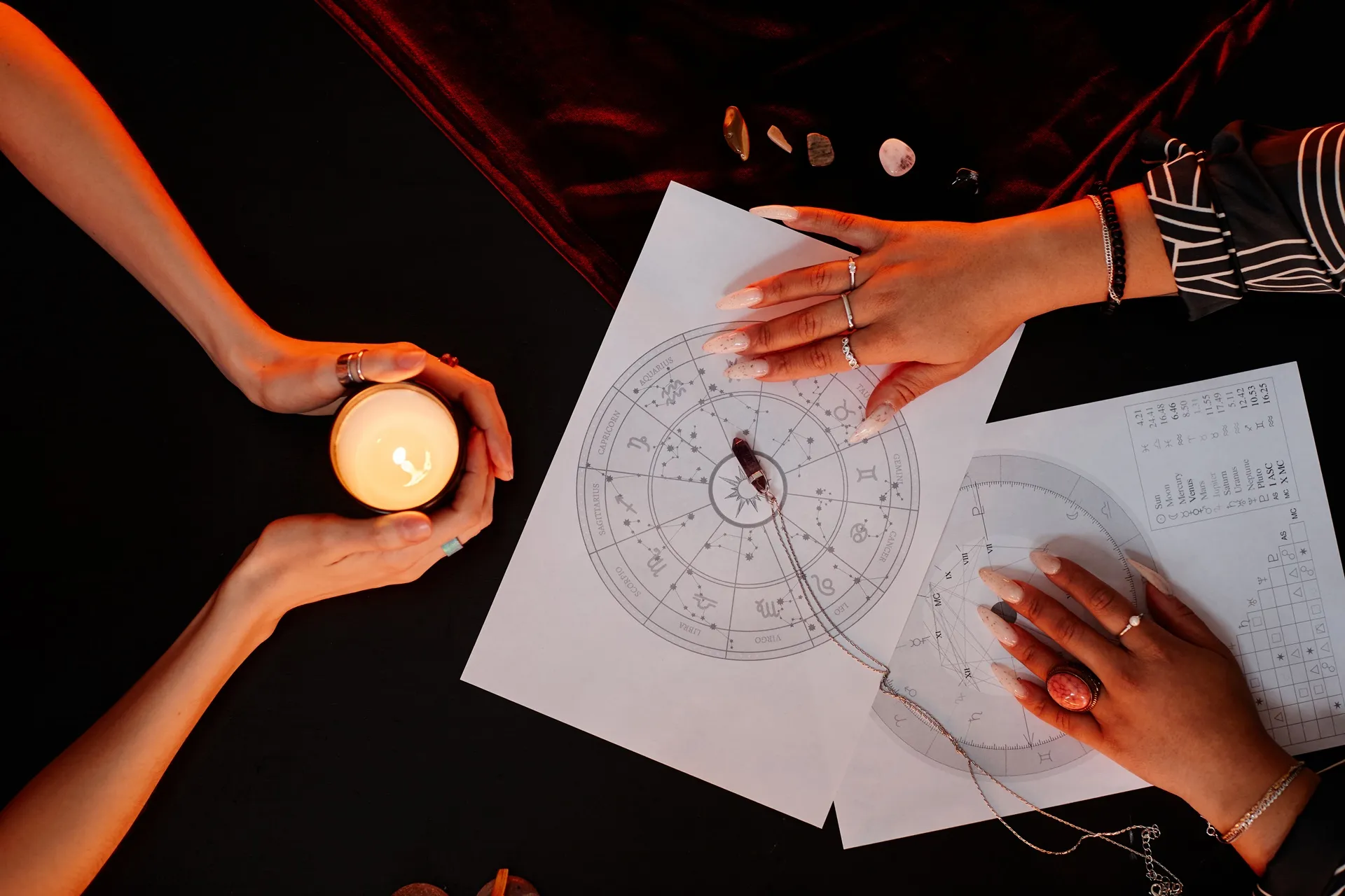 Marcas e publicidade usam astrologia como tema