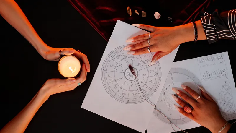 Marcas e publicidade usam astrologia como tema