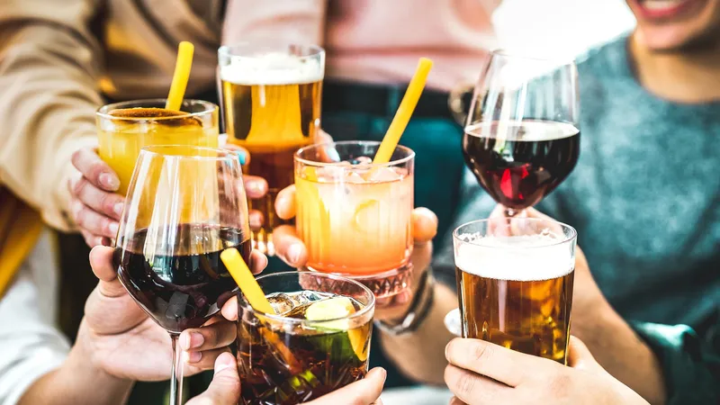 Consumo de bebidas alcoólicas cai mundialmente, varejo se adapta a nova demanda
