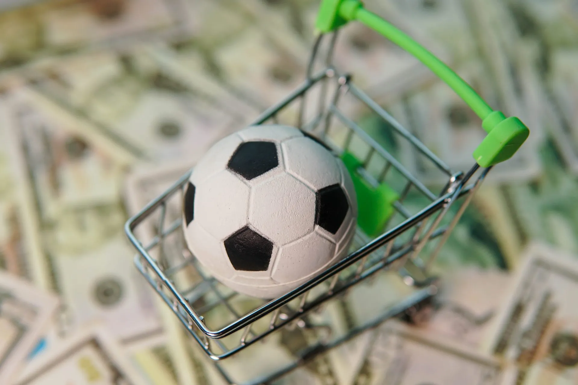 Além dos 90 minutos: o que o futebol brasileiro pode aprender com o entretenimento esportivo dos EUA