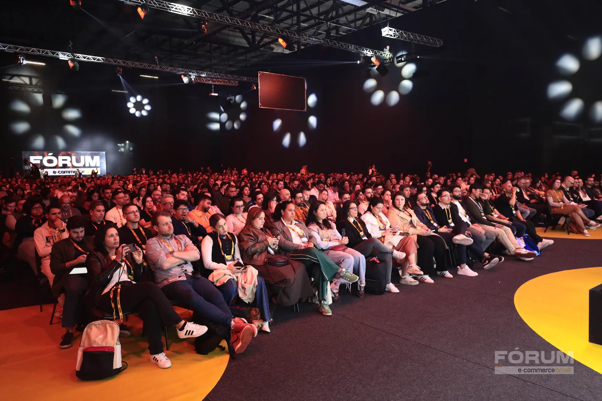 IA, consumidor 50+, marketplaces e futuro do varejo: Fórum E-Commerce Brasil 2026 reunirá lançamentos inéditos de pesquisas que devem orientar decisões de negócios no país