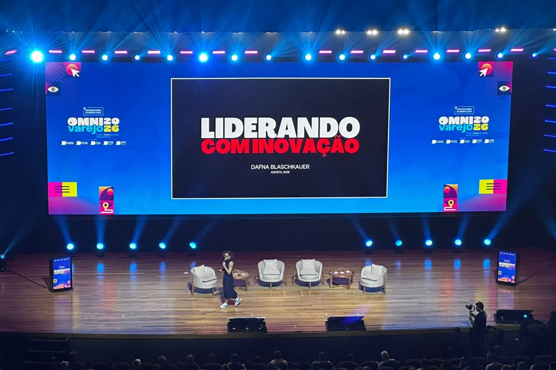 Dafna Blaschkauer mostra no OmniVarejo 2026 por que liderança vai além de bater metas